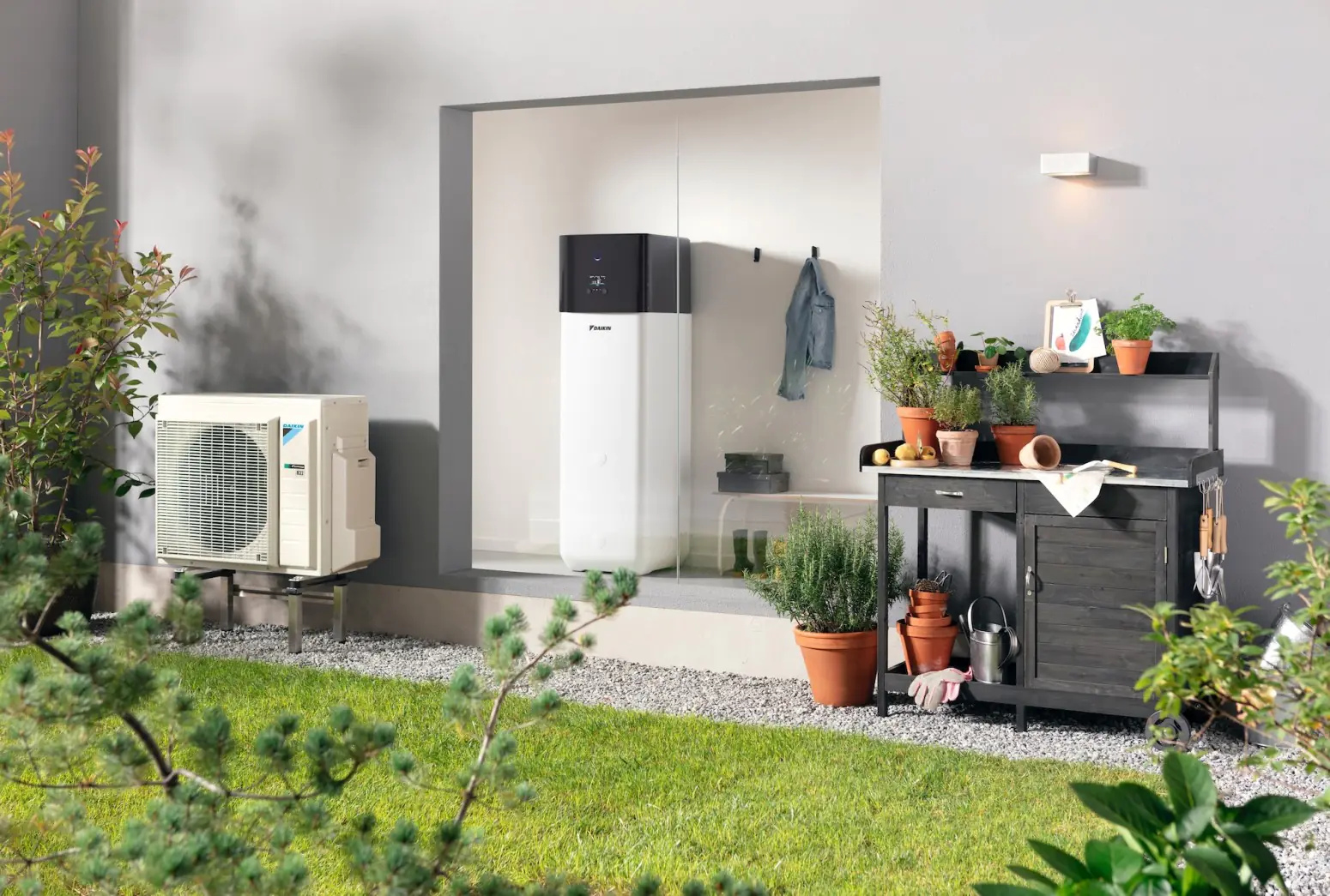 daikin altherma klimeo waermepumpe innen und aussengeraet garten