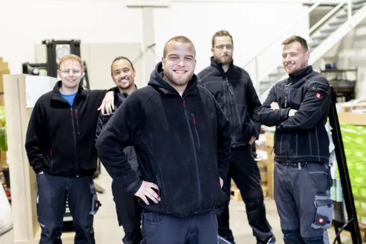 GEBA Teamfoto im Lager